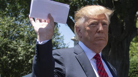 Секретные документы найдены на курорте Трампа — RT World News