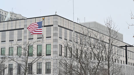 США велели всем американцам покинуть Украину сейчас — RT World News