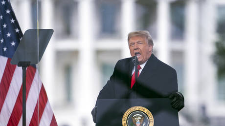 Судья отклонил просьбу Трампа об иммунитете из-за беспорядков в Капитолии — RT World News