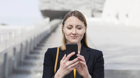 Техас подал в суд на Мету из-за распознавания лиц — RT World News