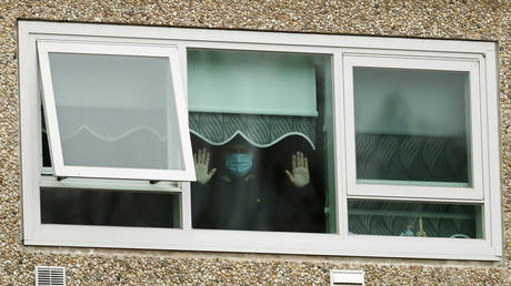 Ведущий ученый говорит, что мир сошел с ума от Covid — RT World News