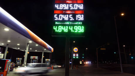 Байден говорит, что он «мало что может сделать» с ценами на газ — RT World News