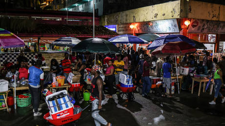 Байден выпустил больше пересекающих границу, чем жителей округа Колумбия — RT World News