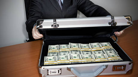 Бывший банкир Goldman Sachs, финансировавший «Волка с Уолл-стрит», признан виновным — RT World News