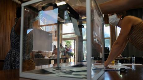 Франция голосует за нового президента — RT World News