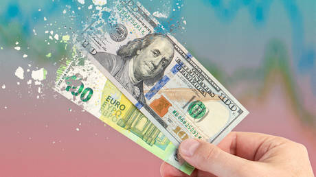 «Игры в санкции» ослабляют доллар и евро — Кремль — RT Business News