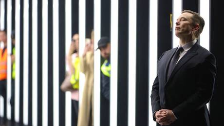 Илон Маск покупает Twitter — RT Business News