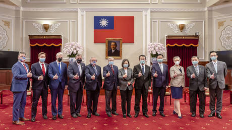 Китай критикует США и Великобританию из-за Тайваня — RT World News