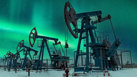 Крупнейший нефтетрейдер отказывается от российской нефти — RT Business News