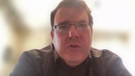 Отъявленные шутники заманили в ловушку шахматного чиновника, когда он обсуждает запрет России — RT Sport News