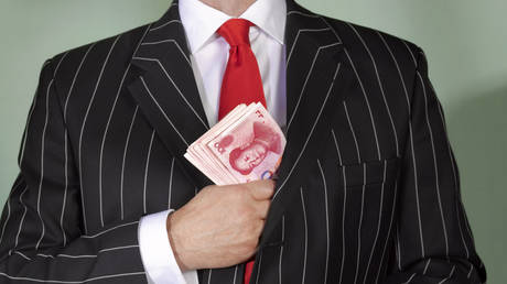 Россияне меняют доллары и евро на юани — опрос — RT Business News