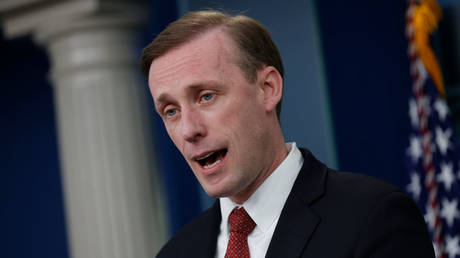 США хвастаются отправкой оружия в Украину «каждый день» — RT World News