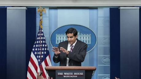 США предупреждают Индию не помогать России подрывать доллар — RT World News