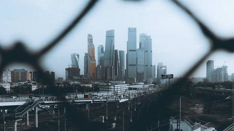 Великобритания нацелена на российский фондовый рынок — RT Business News