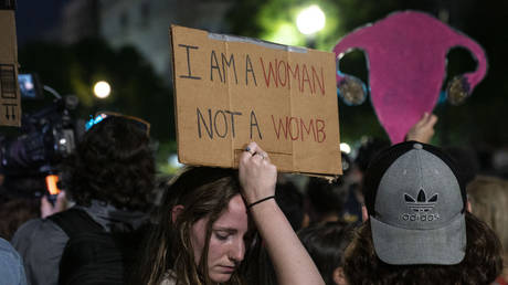 Активисты движения за аборты публикуют обращения судей SCOTUS — RT World News