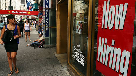 Американцы рекордными темпами увольняются с работы — RT Business News