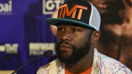 Бой Мейвезера отменен после смерти президента — RT Sport News