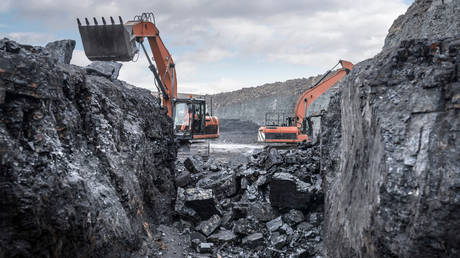 Европейский автогигант пока останется на угле — RT Business News