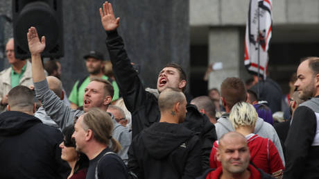 Германия обнаруживает в своих силах фанатов Гитлера — RT World News