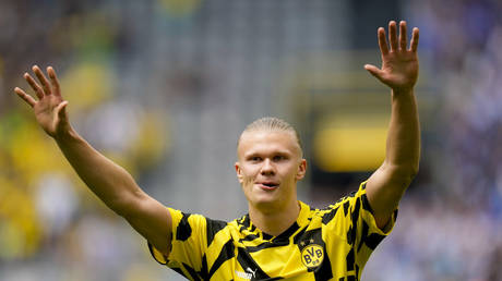 Холанд и Левандовски «прощаются» с Германией на фоне бунта за вылет (ВИДЕО) — RT Sport News