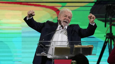 Экс-президент Бразилии бросит вызов «преступнику» Болсонару — RT World News