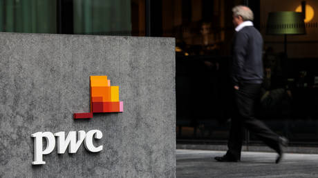 как британские шпионы развернули полномасштабную пропагандистскую войну, чтобы демонизировать Москву — RT World News