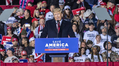 Компания, покупающая соцсеть Трампа, предупреждает инвесторов — RT World News