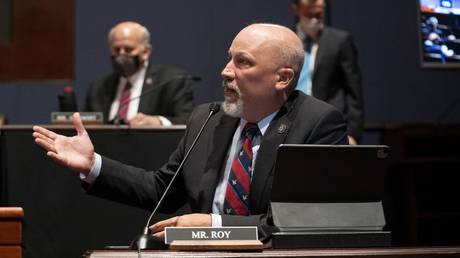 «Мне интересно, проголосовали ли мы за войну» — конгрессмен США — RT World News