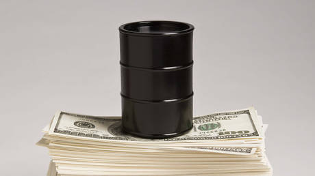 Нефтяное эмбарго ЕС может пойти на пользу России — швейцарский аналитик — RT Business News