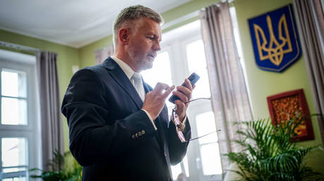 Немецкий депутат призвал выслать посла Украины — RT Россия и бывший Советский Союз