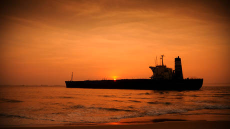 Россия наращивает продажи нефти в Индию — Reuters — RT Business News