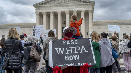 Сенат США проголосовал за законопроект об абортах — RT World News