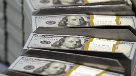 США пытаются вызвать у России дефолт — RT Business News