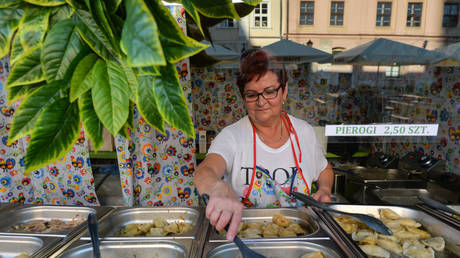 Стремительный рост стоимости жизни вынуждает поляков менять образ жизни — RT World News