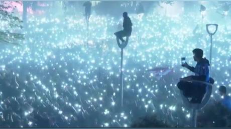 Турецкие футбольные болельщики празднуют 38-летие впервые (ВИДЕО) — RT Sport News