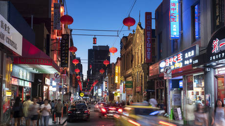 Законодатель подвергается критике за комментарий «мирится с расизмом» — RT World News