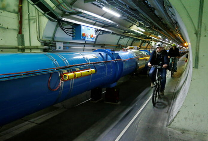 Большой адронный коллайдер снова запустили: что ученые надеются в нем найти?