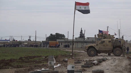 Американский солдат арестован по обвинению в «инсайдерской» бомбардировке — RT World News