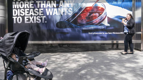 Белый дом назначит дату вакцинации младшей возрастной группы — RT World News