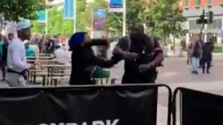 Экс-противник Тайсона лишился лицензии на безопасность после вирусного уличного нокаута (ВИДЕО) — RT Sport News