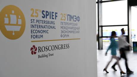 На ПМЭФ-2022 заключено сделок почти на $100 млрд — RT Business News