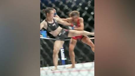Новый ракурс показывает тошнотворный нокаут иконы женского UFC (ВИДЕО) — RT Sport News