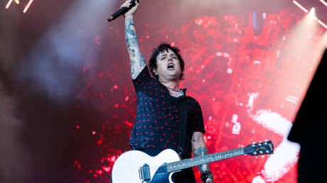 Рок-звезда говорит, что он «блядь, отказывается» от гражданства США — RT Games & Culture