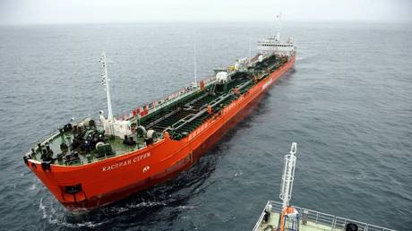 Закупки Индией российской нефти резко выросли — Reuters — RT Business News