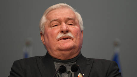 Бывший президент Польши предлагает сократить население России — RT World News