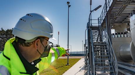 Цена на газ в Европе падает после возобновления поставок по российскому газопроводу — RT Business News