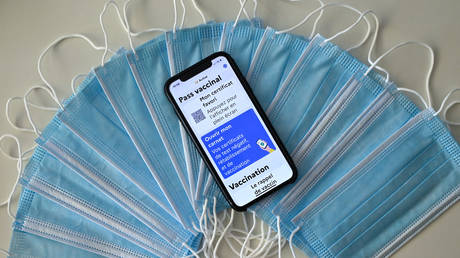 Французская оппозиция проголосовала за отмену пропуска Covid — RT World News