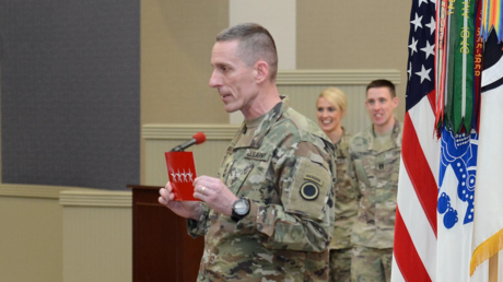 Генерал США отстранен от должности за язвительный твит — RT World News