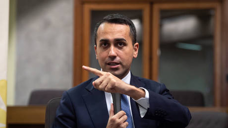 Глава МИД Италии указывает пальцем на Россию из-за правительственного кризиса — RT World News