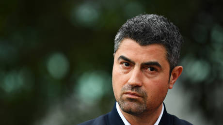 Экс-директору Формулы-1 угрожали расправой из-за путаницы с Хэмилтоном — RT Sport News